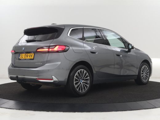 BMW 2 Serie Active Tourer 225e xDrive Luxury Line | SOH 95,1% | Trekhaak | Leder | Full LED | Head Up| Keyles... ActivLease financial lease