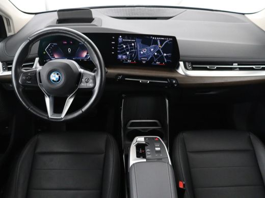 BMW 2 Serie Active Tourer 225e xDrive Luxury Line | SOH 95,1% | Trekhaak | Leder | Full LED | Head Up| Keyles... ActivLease financial lease