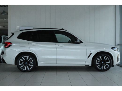 BMW iX3 Executive 80 kWh M-Sport "OP AFSPRAAK" | Adapt. Cruise | Schuifdak | Camera | Memory | Navi | Car... ActivLease financial lease