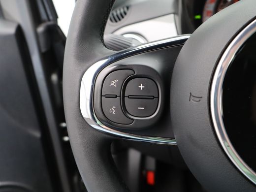Fiat 500 1.0 Hybrid Club Cruise Control | Climate Control | Apple Carplay/Android Auto | Parkeersenoren ActivLease financial lease