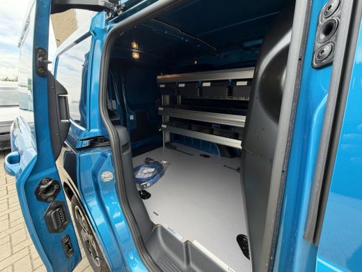 Ford E-Transit Limited 44 kWh Direct rijden/CarPlay/Sortimo inbouw/stoelverwarming ActivLease financial lease