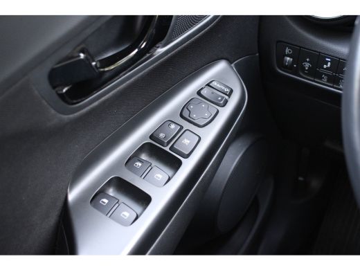 Hyundai Kona 1.6 GDI HEV Fashion | NL-AUTO! | CAMERA | ADAPTIVE CRUISE | TREKHAAK | DODE HOEK | ALL SEASON | D... ActivLease financial lease