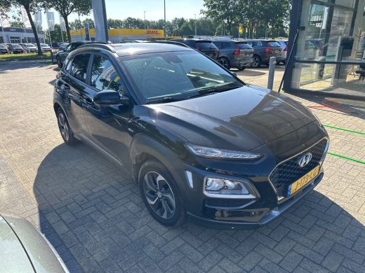 Hyundai Kona 1.6 GDI HEV Fashion | NL-AUTO! | CAMERA | ADAPTIVE CRUISE | TREKHAAK | DODE HOEK | ALL SEASON | D... ActivLease financial lease