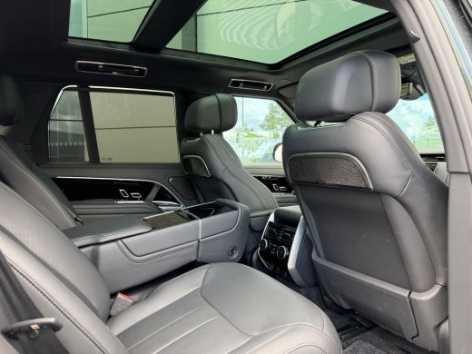 Land Rover Range Rover P550e Autobiography | Vierwielsturing | Shadow Pack | El.trekhaak | Softclose | Lederen hemel | H... ActivLease financial lease