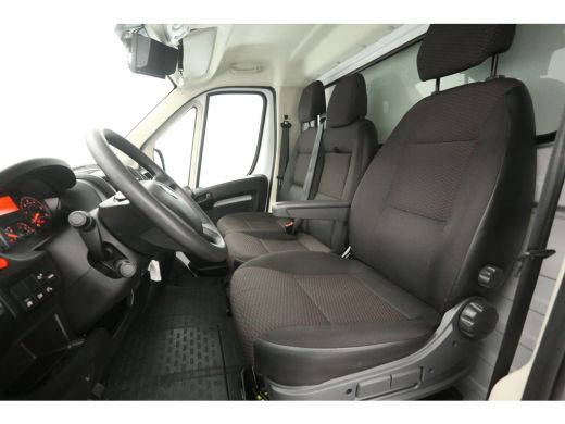 Opel Movano 2.2D 140PK 3.5t | Bakwagen | Laadklep | Camera | Airco | Cruise | 3 Zits | Laadbak ActivLease financial lease