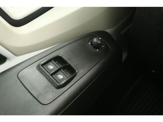 Opel Movano 2.2D 140PK 3.5t | Bakwagen | Laadklep | Camera | Airco | Cruise | 3 Zits | Laadbak ActivLease financial lease