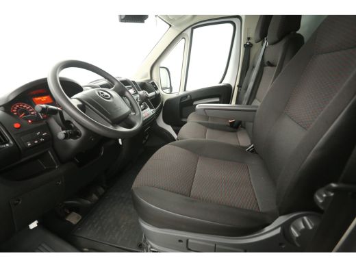 Opel Movano 2.2D 140PK 3.5t | Bakwagen | Laadklep | Camera | Airco | Cruise | 3 Zits | Laadbak ActivLease financial lease