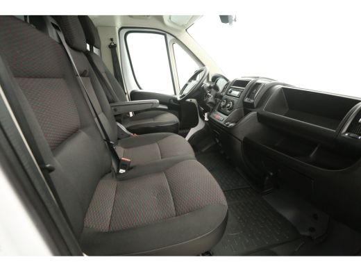 Opel Movano 2.2D 140PK 3.5t | Bakwagen | Laadklep | Camera | Airco | Cruise | 3 Zits | Laadbak ActivLease financial lease
