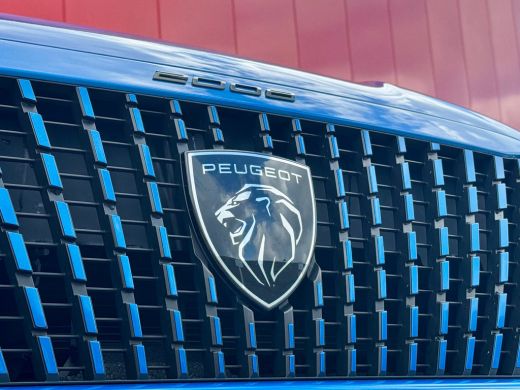 Peugeot 2008 1.2 Hybrid 136 GT | Cruise Control | Achteruitrij Camera ActivLease financial lease