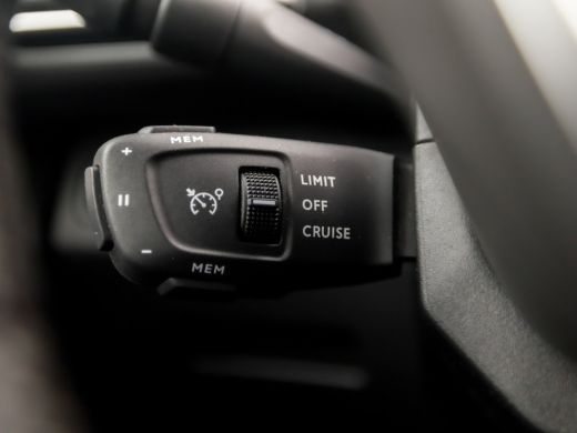 Peugeot 3008 1.2 PureTech Sport (APPLE CARPLAY, GROOT NAVI, KEYLESS, GETINT GLAS, 360 CAMERA, SPORTSTOELEN, CR... ActivLease financial lease