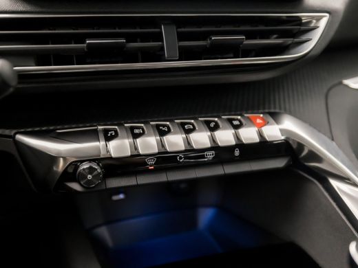 Peugeot 3008 1.2 PureTech Sport (APPLE CARPLAY, GROOT NAVI, KEYLESS, GETINT GLAS, 360 CAMERA, SPORTSTOELEN, CR... ActivLease financial lease