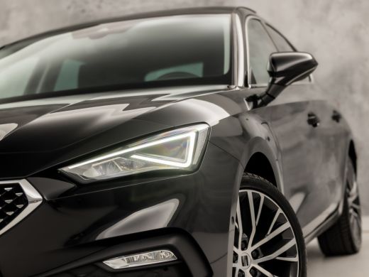 Seat Leon 1.4 TSI eHybrid PHEV Xcellence Sport 204Pk Automaat (PANORAMADAK, APPLE CARPLAY, GROOT NAVI, CAME... ActivLease financial lease