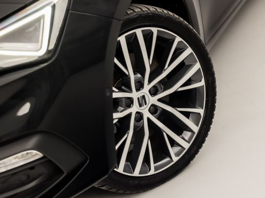 Seat Leon 1.4 TSI eHybrid PHEV Xcellence Sport 204Pk Automaat (PANORAMADAK, APPLE CARPLAY, GROOT NAVI, CAME... ActivLease financial lease