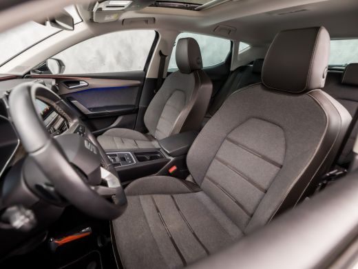 Seat Leon 1.4 TSI eHybrid PHEV Xcellence Sport 204Pk Automaat (PANORAMADAK, APPLE CARPLAY, GROOT NAVI, CAME... ActivLease financial lease
