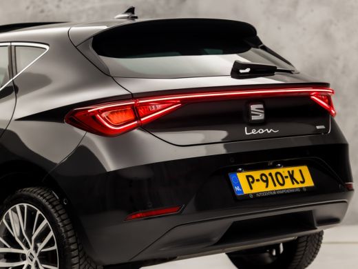 Seat Leon 1.4 TSI eHybrid PHEV Xcellence Sport 204Pk Automaat (PANORAMADAK, APPLE CARPLAY, GROOT NAVI, CAME... ActivLease financial lease