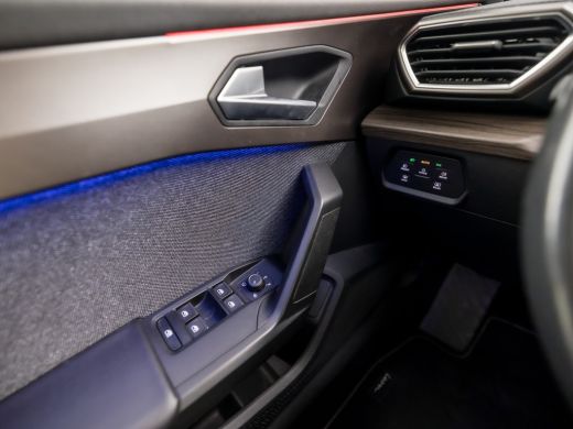 Seat Leon 1.4 TSI eHybrid PHEV Xcellence Sport 204Pk Automaat (PANORAMADAK, APPLE CARPLAY, GROOT NAVI, CAME... ActivLease financial lease