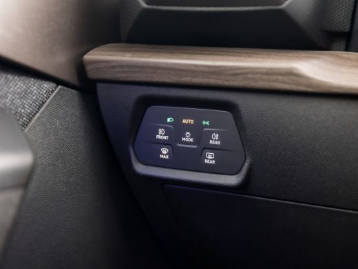 Seat Leon 1.4 TSI eHybrid PHEV Xcellence Sport 204Pk Automaat (PANORAMADAK, APPLE CARPLAY, GROOT NAVI, CAME... ActivLease financial lease