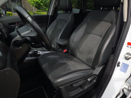 Suzuki Vitara 1.4 Boosterjet Style Smart Hybrid | Panorama dak | Trekhaak | Apple CarPlay | Rijklaar incl. gara... ActivLease financial lease