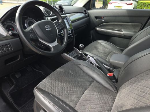 Suzuki Vitara 1.4 Boosterjet Style Smart Hybrid | Panorama dak | Trekhaak | Apple CarPlay | Rijklaar incl. gara... ActivLease financial lease