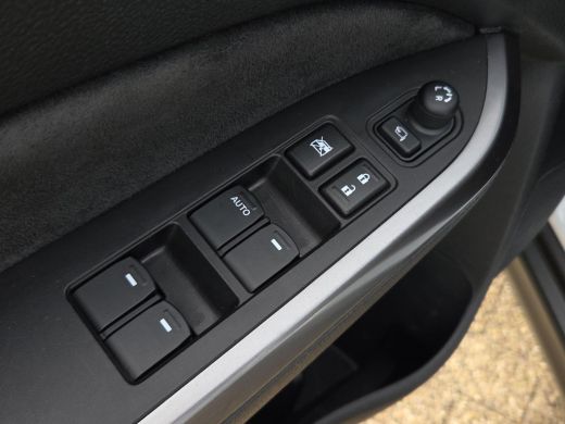 Suzuki Vitara 1.4 Boosterjet Style Smart Hybrid | Panorama dak | Trekhaak | Apple CarPlay | Rijklaar incl. gara... ActivLease financial lease