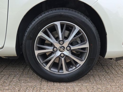 Toyota Yaris 1.5 Hybrid Y20 Exclusive Edition | Navigatie | LM Velgen | Rijklaar incl. garantie | ActivLease financial lease