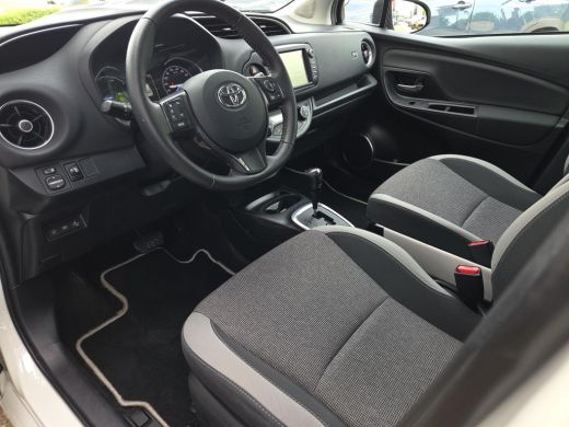 Toyota Yaris 1.5 Hybrid Y20 Exclusive Edition | Navigatie | LM Velgen | Rijklaar incl. garantie | ActivLease financial lease