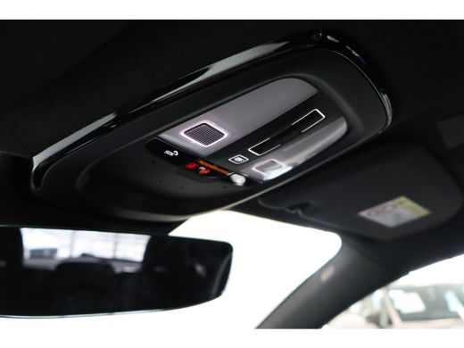 Volvo  XC40 B4 200PK Black Edition Plus | Achterbank verwarmd | Afwijkende dakkleur | Apple Carplay/Android A... ActivLease financial lease