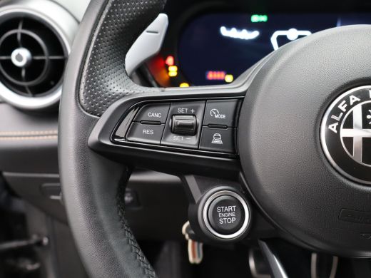 Alfa Romeo Tonale 1.5T Hybrid Veloce Lederen Bekleding | Adaptieve Cruise Control | Elektrische Stoelen | Stoelverw... ActivLease financial lease
