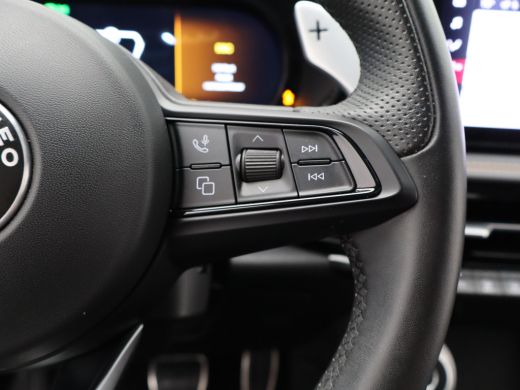 Alfa Romeo Tonale 1.5T Hybrid Veloce Lederen Bekleding | Adaptieve Cruise Control | Elektrische Stoelen | Stoelverw... ActivLease financial lease