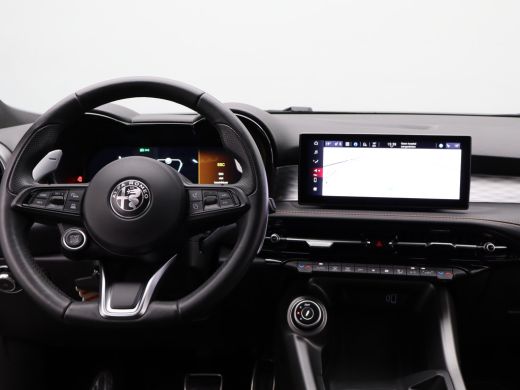 Alfa Romeo Tonale 1.5T Hybrid Veloce Lederen Bekleding | Adaptieve Cruise Control | Elektrische Stoelen | Stoelverw... ActivLease financial lease