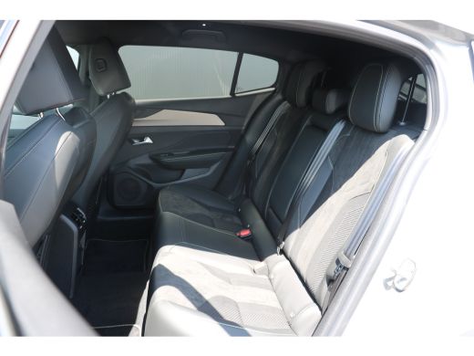 Peugeot 408 GT Avantage 58 kWh | Camera | Winterpakket | Navi | Warmtepomp | Leder/alcantara | Keyless | ActivLease financial lease