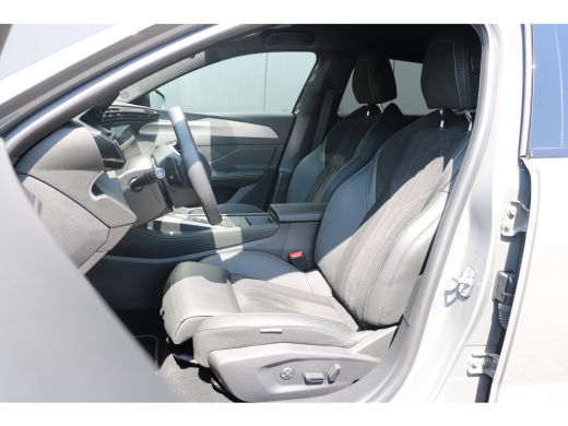 Peugeot 408 GT Avantage 58 kWh | Camera | Winterpakket | Navi | Warmtepomp | Leder/alcantara | Keyless | ActivLease financial lease