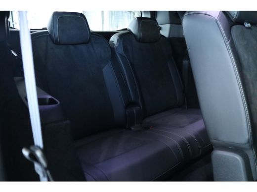 Peugeot 5008 1.2 Hybrid 145 GT | VOORRAAD ACTIE | 8 JAAR GARANTIE | Schuifdak | 7-Pers | Adapt. Cruise | Massa... ActivLease financial lease