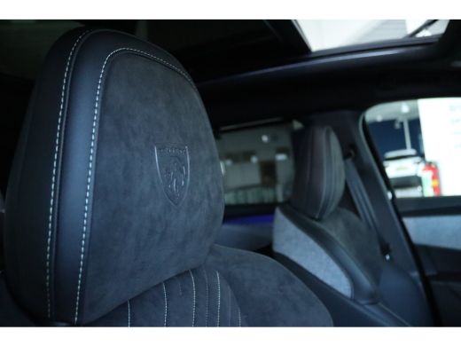 Peugeot 5008 1.2 Hybrid 145 GT | VOORRAAD ACTIE | 8 JAAR GARANTIE | Schuifdak | 7-Pers | Adapt. Cruise | Massa... ActivLease financial lease