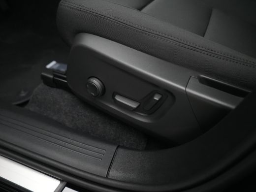 Volvo  EX40 Single Extended Plus Black Edition Europa 82 kWh | Panoramadak | Harman/Kardon | Elek stoelen | C... ActivLease financial lease