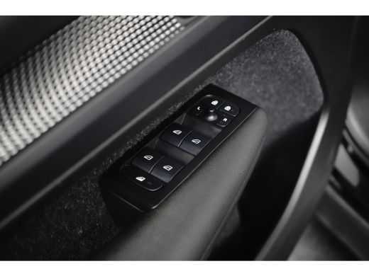 Volvo  XC40 1.5 T5 Recharge R-Design 262pk | Pano | Stoelverwarming | Camera | Apple Carplay ActivLease financial lease