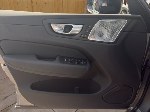 Volvo  XC60 T6 Ultra Dark Recharge Plug-In Hybrid AWD ActivLease financial lease