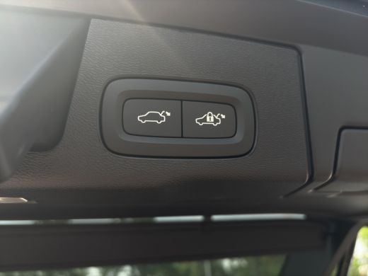 Volvo  XC60 T6 Ultra Dark Recharge Plug-In Hybrid AWD ActivLease financial lease