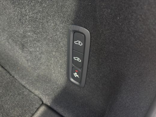 Volvo  XC60 T6 Ultra Dark Recharge Plug-In Hybrid AWD ActivLease financial lease