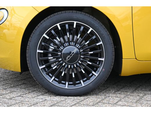Fiat 500 1.0 Hybrid La Prima Demo-Deal! | Navigatie | JBL | Panoramadak | Stoelverwarming | Leder | !! ActivLease financial lease