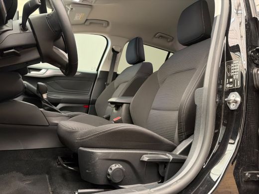 Ford Focus 1.0 EcoBoost Hybrid Titanium 155pk | Elekt. Trekhaak | Winterpack | Adaptive Cruise | Dodehoek De... ActivLease financial lease