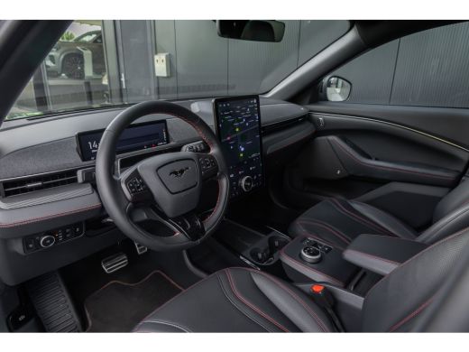 Ford Mustang Mach-E Mach-E Extended RWD 98 kWh | Panoramadak | Elektrische stoelen | 360 camera | Automatische klep ActivLease financial lease