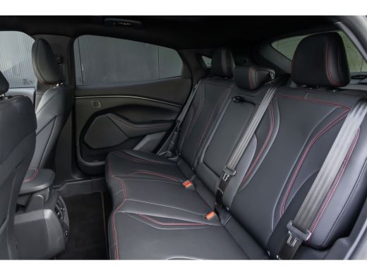 Ford Mustang Mach-E Mach-E Extended RWD 98 kWh | Panoramadak | Elektrische stoelen | 360 camera | Automatische klep ActivLease financial lease