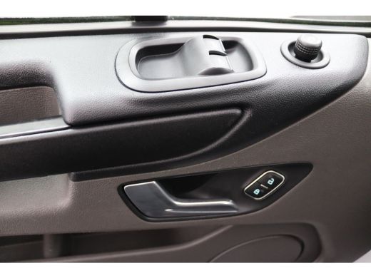 Ford Transit Custom 320 2.0 TDCI L2H1 Trend | Camera | Navigatie | Laadruimte Pakket | Rijstrooksensor | Stoelverwarm... ActivLease financial lease
