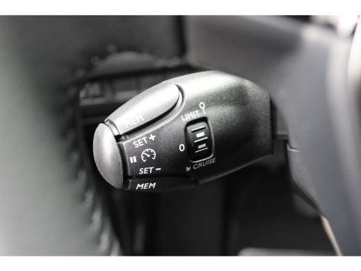 Peugeot e-2008 Allure | Active Safety Brake met camera en radar (automatisch noodremsysteem) met Distance Alert ... ActivLease financial lease
