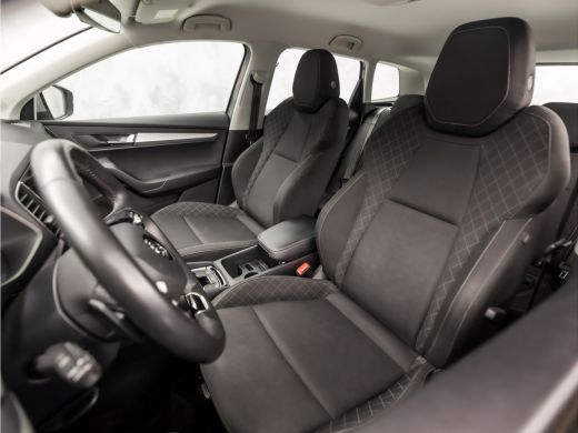 Skoda Karoq 1.5 TSI ACT Sport 150Pk Automaat (APPLE CARPLAY, GROOT NAVI, CLIMATE, KEYLESS, SPORTSTOELEN, CRUI... ActivLease financial lease