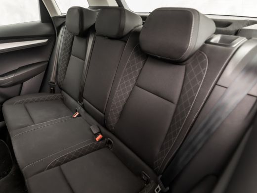 Skoda Karoq 1.5 TSI ACT Sport 150Pk Automaat (APPLE CARPLAY, GROOT NAVI, CLIMATE, KEYLESS, SPORTSTOELEN, CRUI... ActivLease financial lease