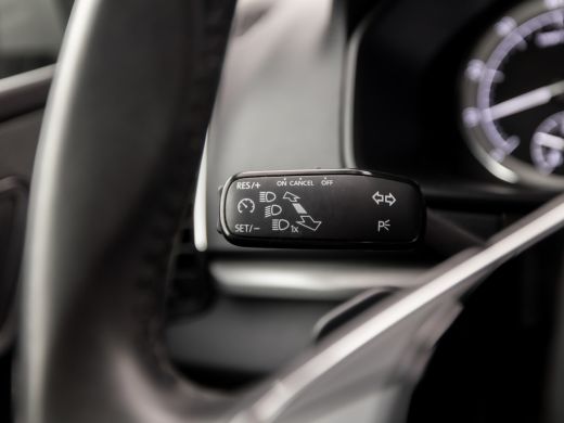 Skoda Karoq 1.5 TSI ACT Sport 150Pk Automaat (APPLE CARPLAY, GROOT NAVI, CLIMATE, KEYLESS, SPORTSTOELEN, CRUI... ActivLease financial lease