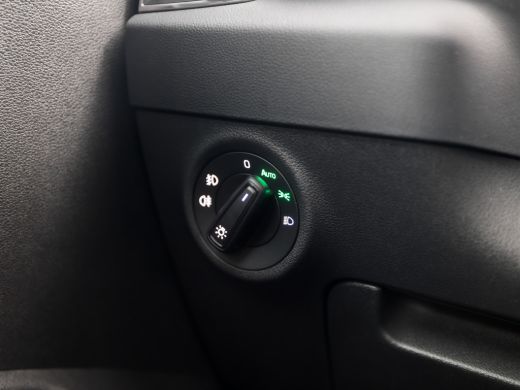 Skoda Karoq 1.5 TSI ACT Sport 150Pk Automaat (APPLE CARPLAY, GROOT NAVI, CLIMATE, KEYLESS, SPORTSTOELEN, CRUI... ActivLease financial lease