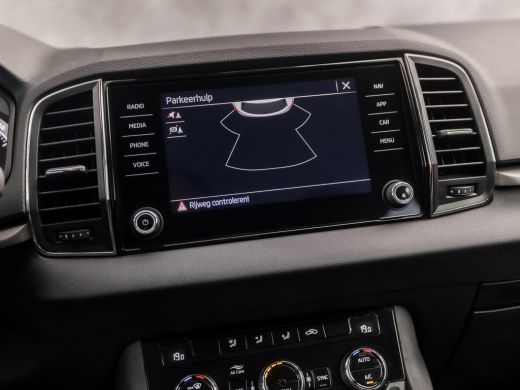 Skoda Karoq 1.5 TSI ACT Sport 150Pk Automaat (APPLE CARPLAY, GROOT NAVI, CLIMATE, KEYLESS, SPORTSTOELEN, CRUI... ActivLease financial lease